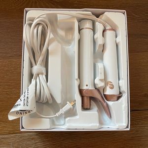 T3 Twirl interchangeable iron. Comes w/ convertible handle and 1.25” clip barrel